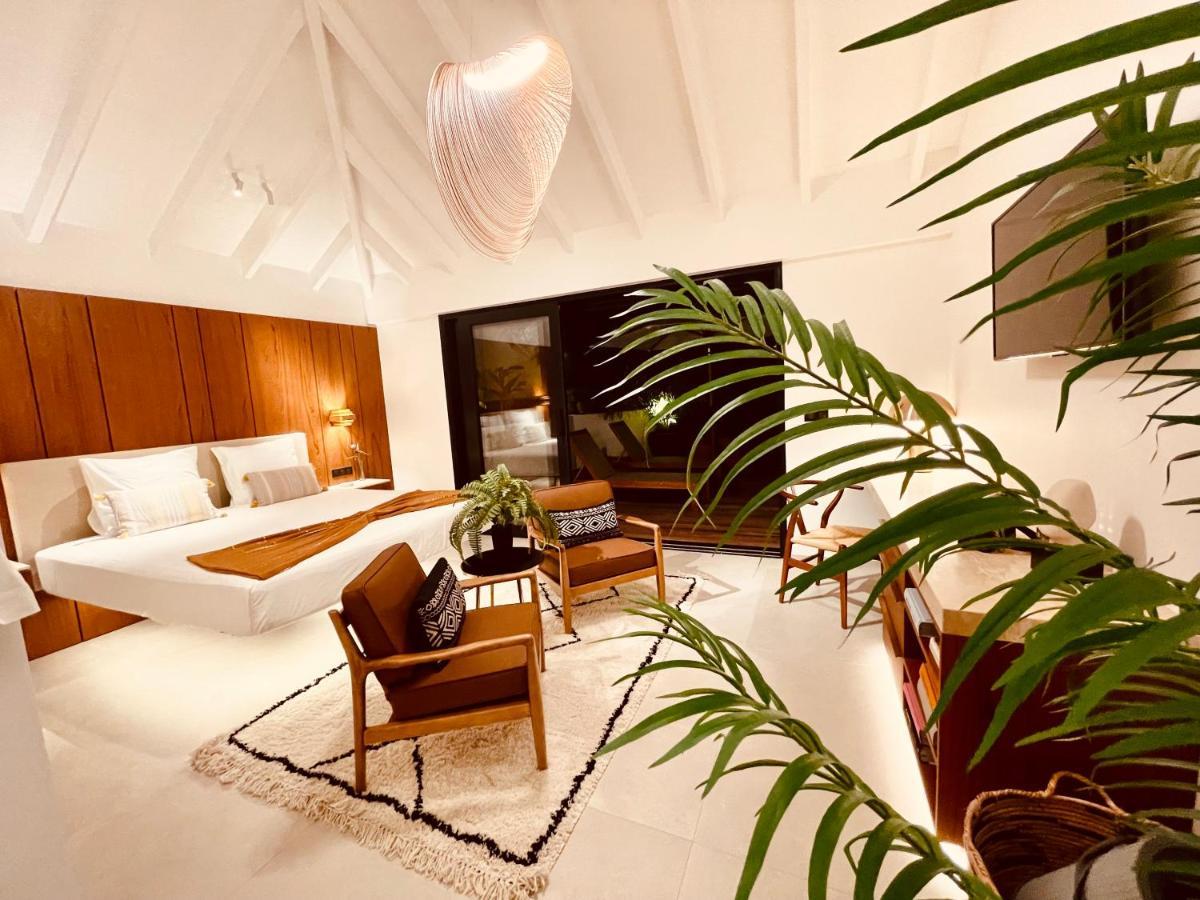 Villa Nagabaaja Swimming Pool, And Private Parking Anse Des Cayes ภายนอก รูปภาพ